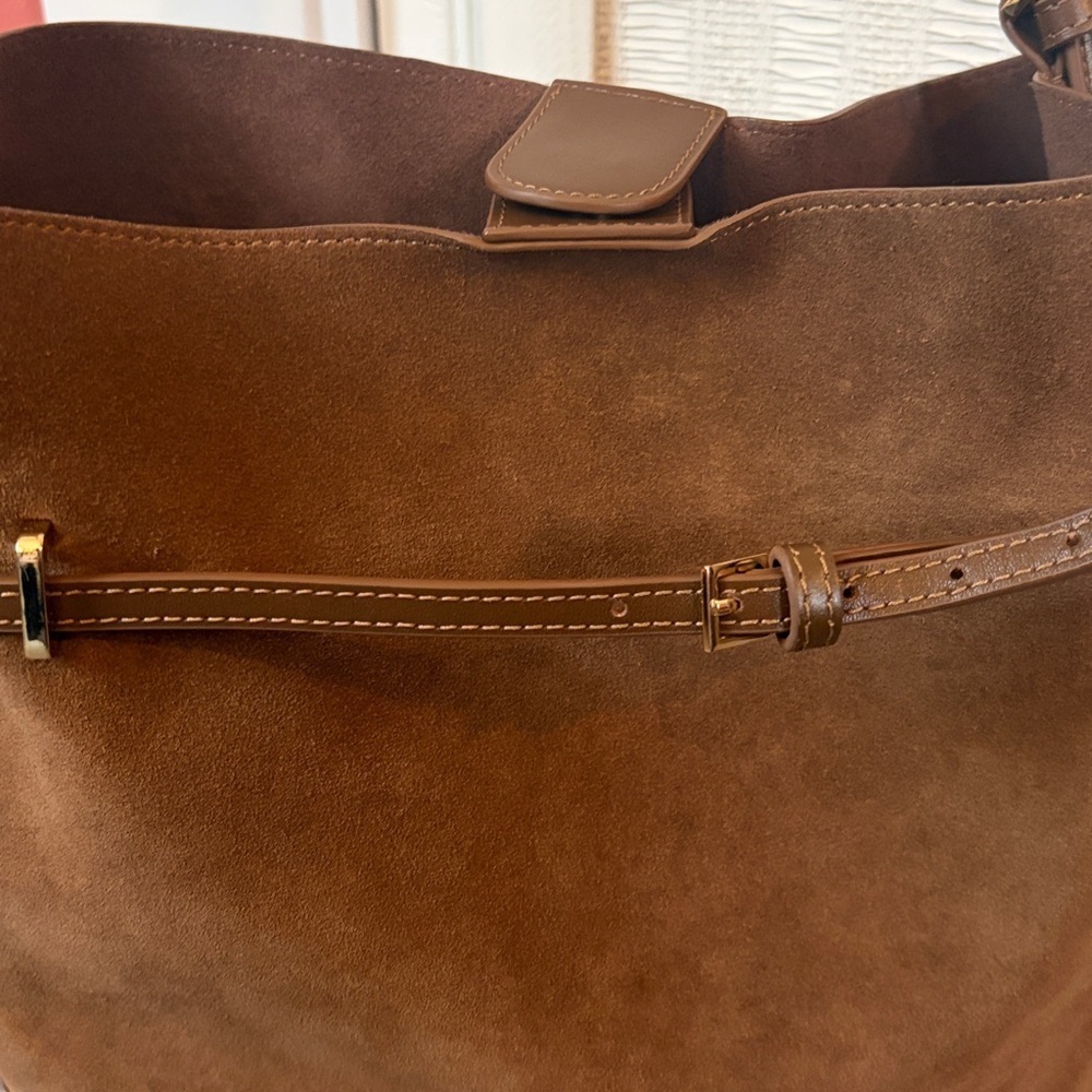 Verafied New York Toffee Suede Belted Tote Bag - Picture 4 of 12